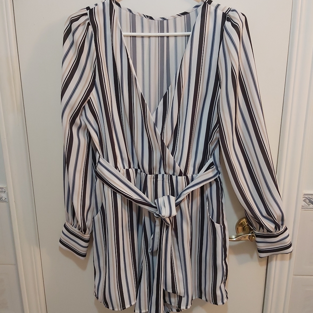 White Striped Romper In White, Black and Blue Size Medium (M)